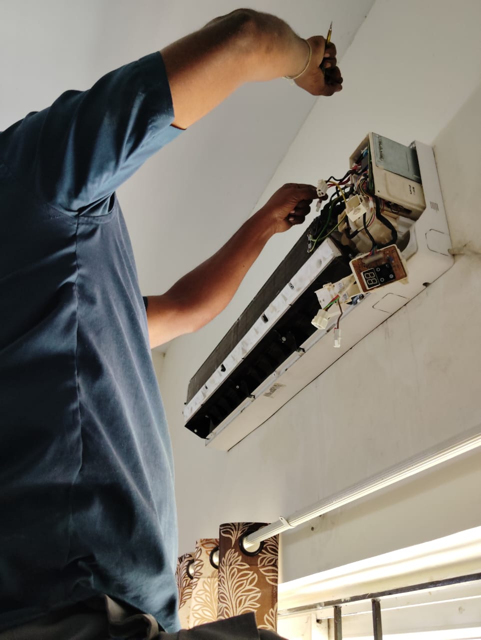 DK A/C SERVICE Guduvanchery Kayarambedu- A/C mechanic Phone number - call now